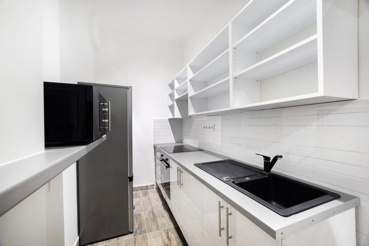 Buda Centre Homes By The Allee Shopping Mall บูดาเปสต์ ภายนอก รูปภาพ